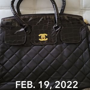 CHANEL Large Vintage Handbag 👜
